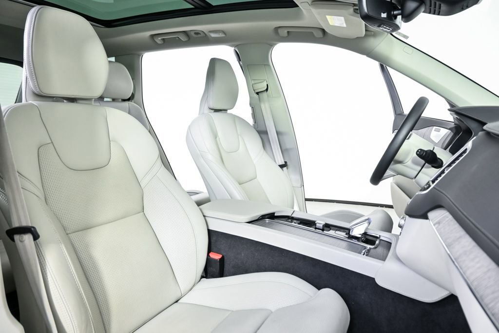 Certified 2024 Volvo XC90 B6 Ultimate w/ Protection Package image 25
