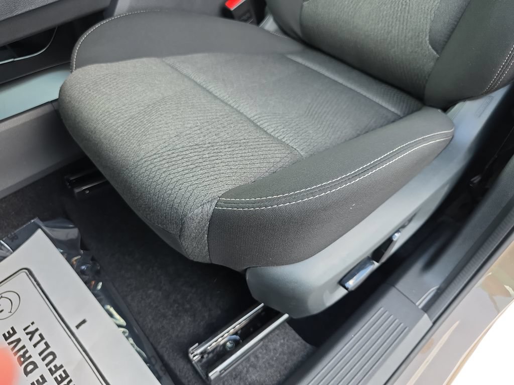 Used 2025 Nissan Rogue SV FWD image 27