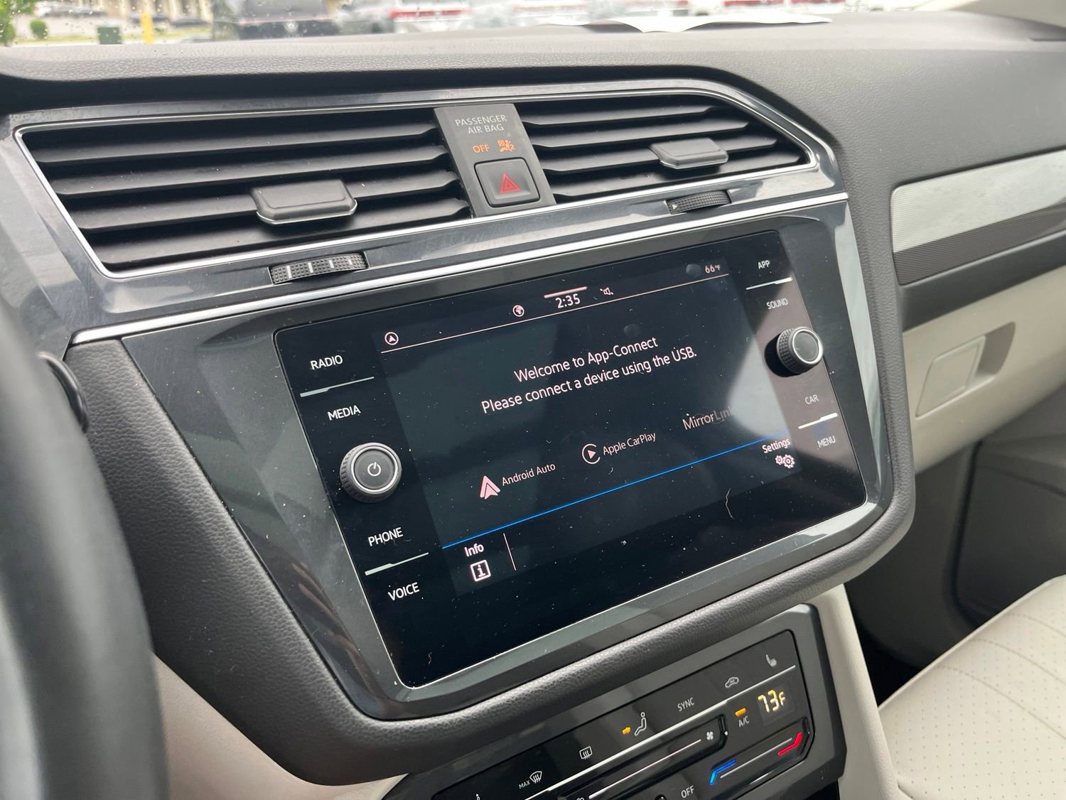 Used 2023 Volkswagen Tiguan SE w/ Panoramic Sunroof Package FWD image 24