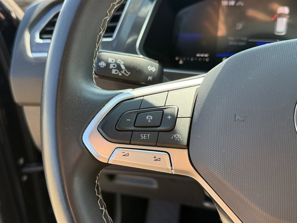 Used 2023 Volkswagen Tiguan SE AWD/4WD image 15