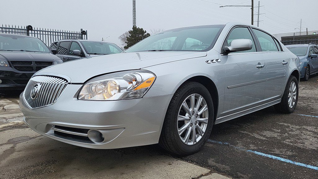 Used 2010 Buick Lucerne CXL w/ Driver Confidence Package image 4
