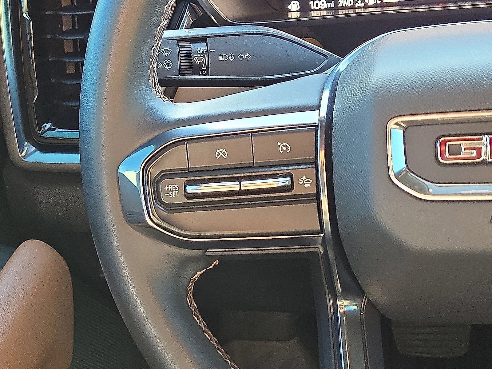 Used 2024 GMC Canyon AT4 w/ Technology Package AWD/4WD image 18