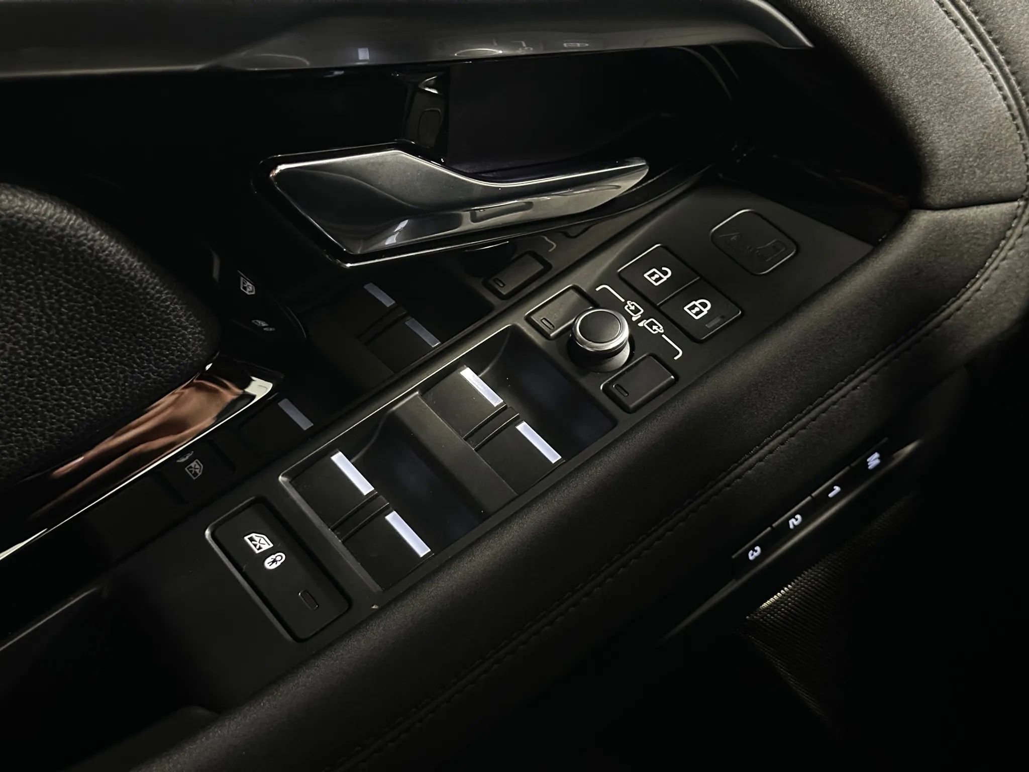 Used 2022 Land Rover Range Rover Evoque R-Dynamic S image 39