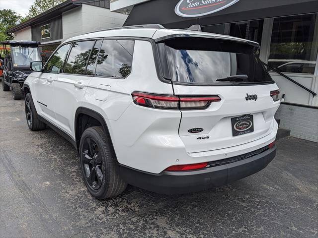 Used 2023 Jeep Grand Cherokee L Laredo AWD/4WD image 3