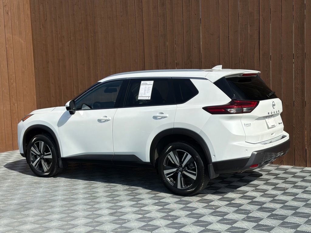 Used 2025 Nissan Rogue SL image 15