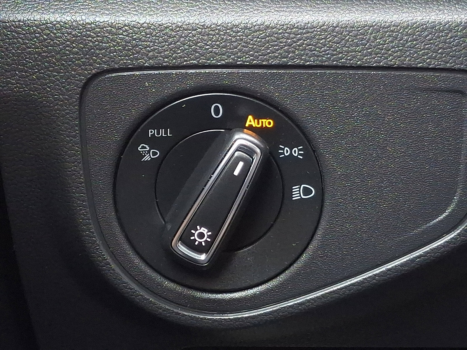 Used 2023 Volkswagen Atlas Cross Sport SEL Premium R-Line image 29