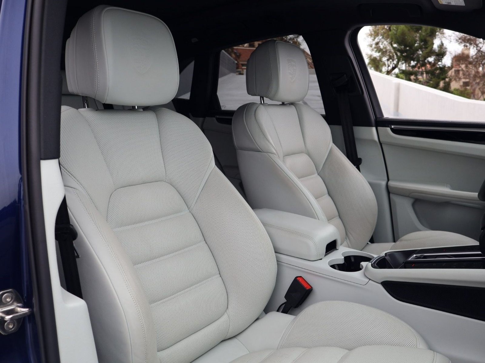 Certified 2023 Porsche Macan Turbo AWD/4WD image 23