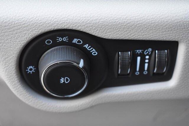Used 2024 Chrysler Pacifica Touring-L FWD image 25