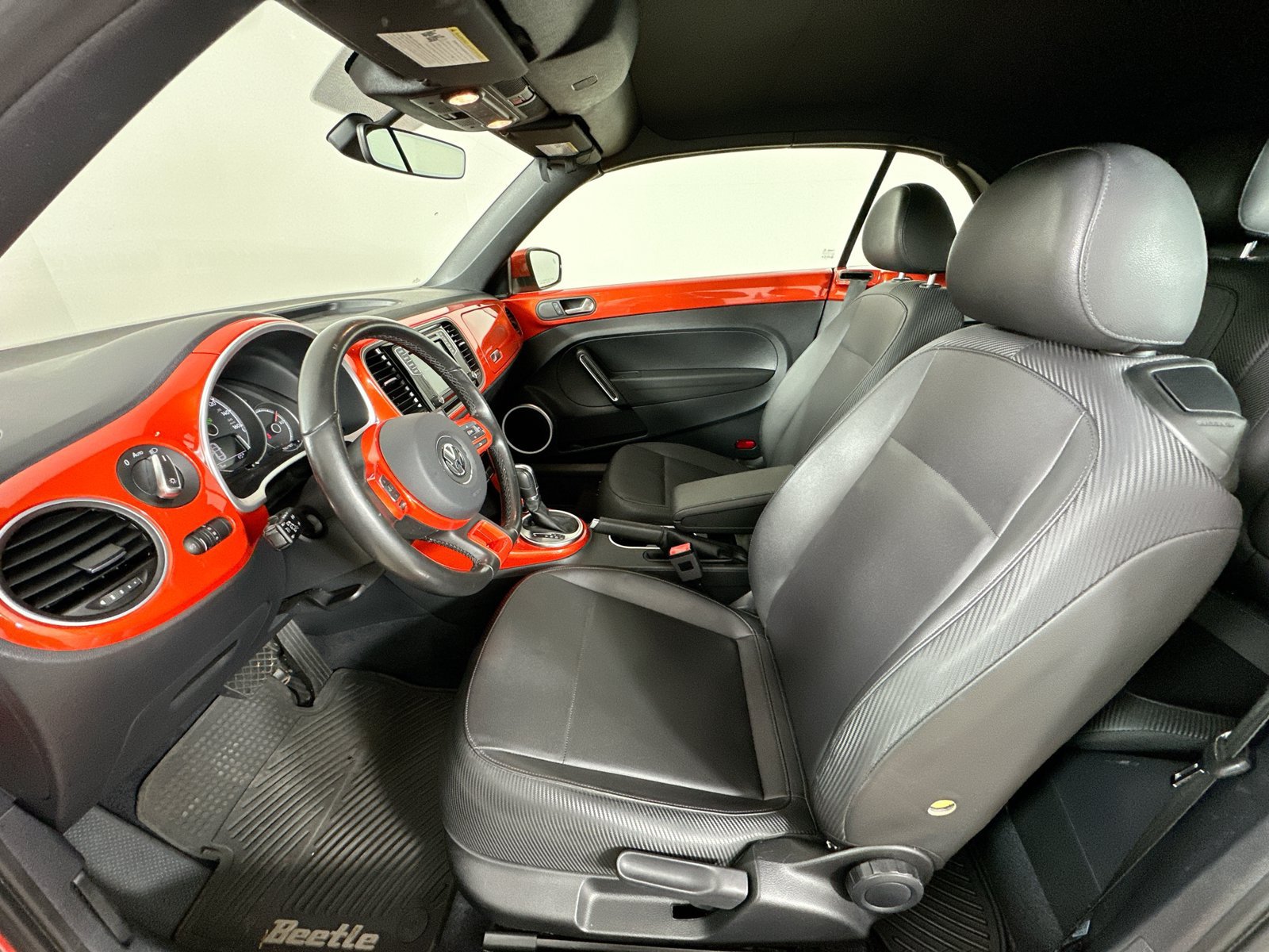 Used 2018 Volkswagen Beetle 2.0T SE FWD image 31