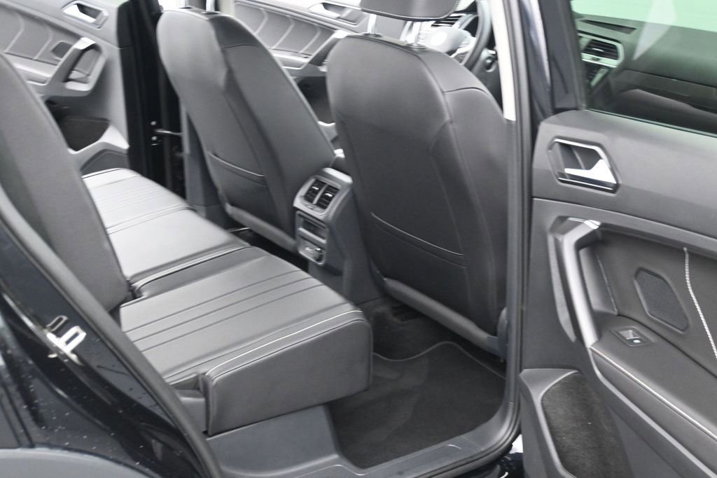 Used 2023 Volkswagen Tiguan SE FWD image 17