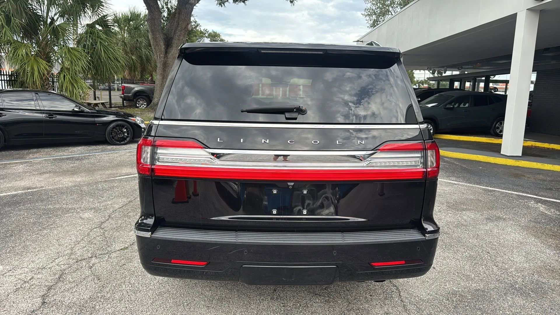 Used 2019 Lincoln Navigator Select RWD image 4