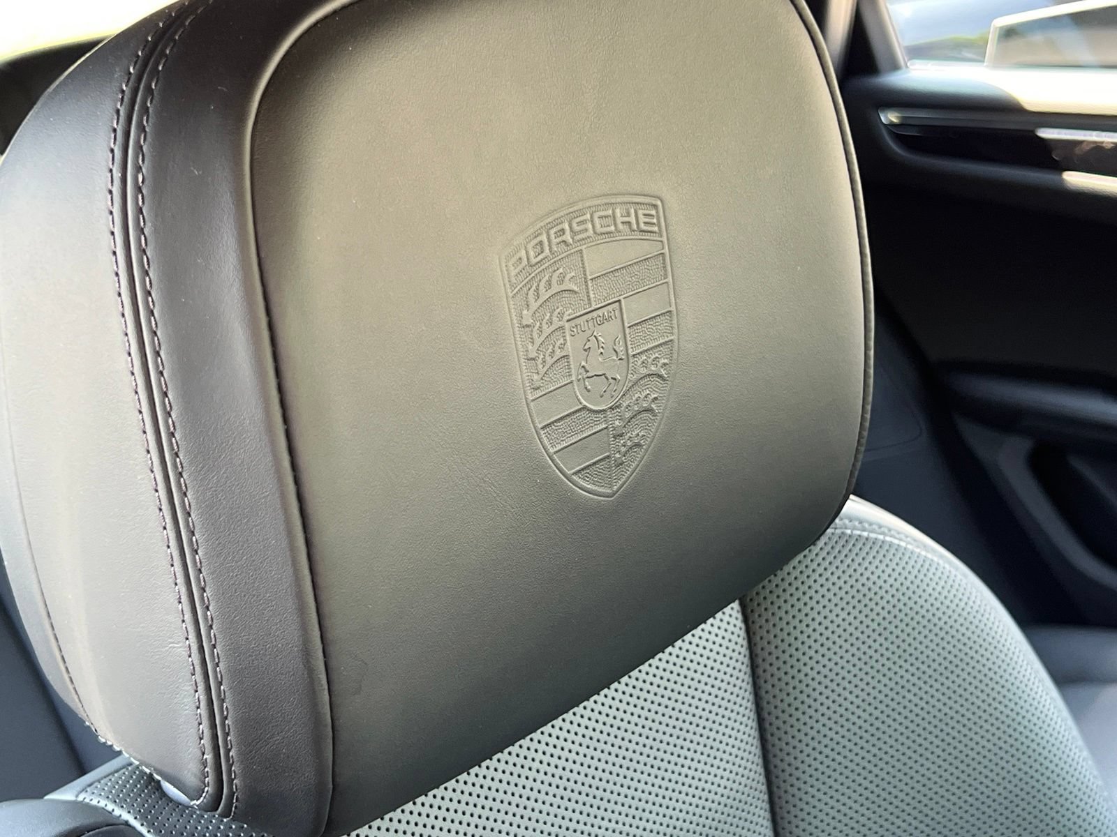 Certified 2025 Porsche Macan S AWD/4WD image 40