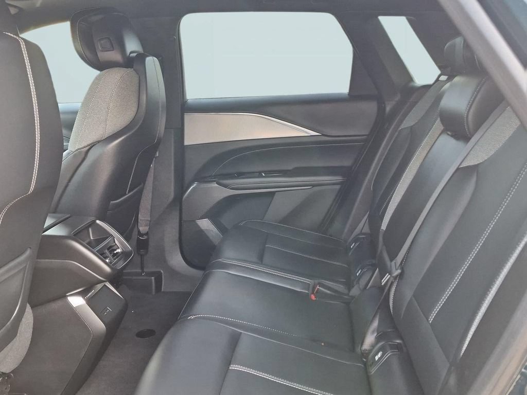 Used 2024 Cadillac Lyriq Tech AWD/4WD image 25