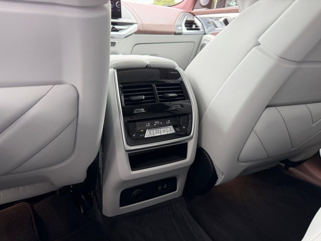 Used 2023 BMW XM AWD/4WD image 28