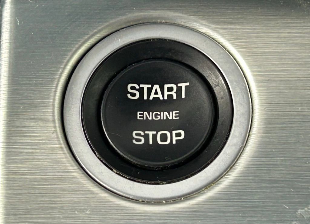 Used 2017 Land Rover Range Rover Evoque SE Premium image 25