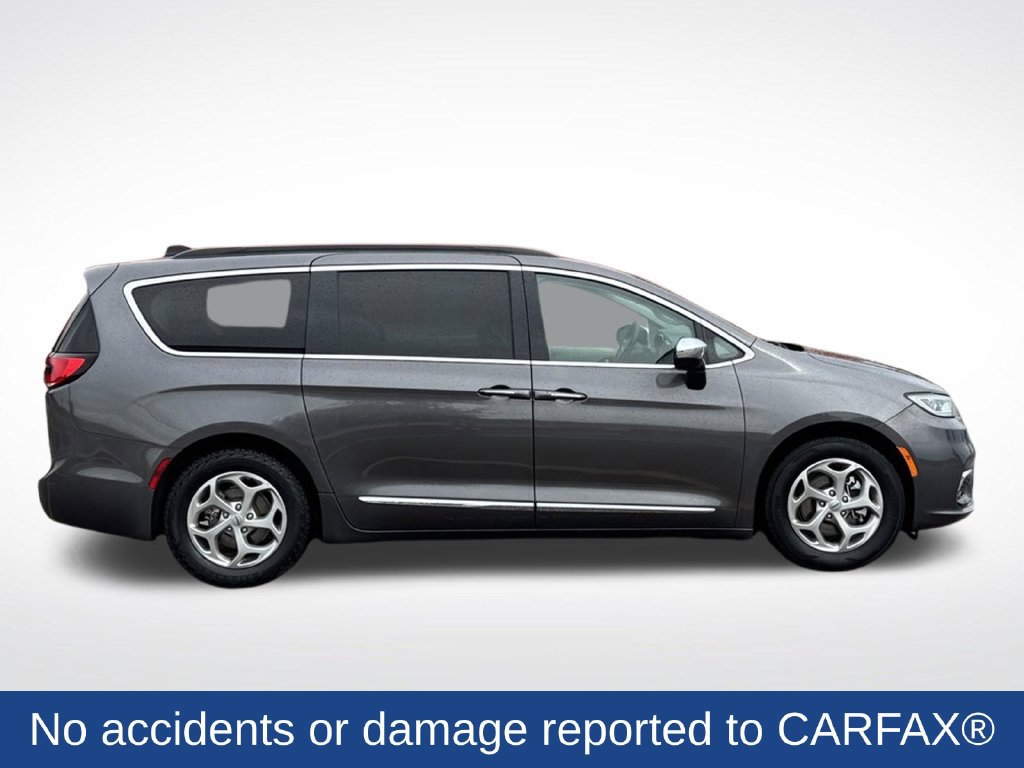 Used 2023 Chrysler Pacifica Limited FWD image 2