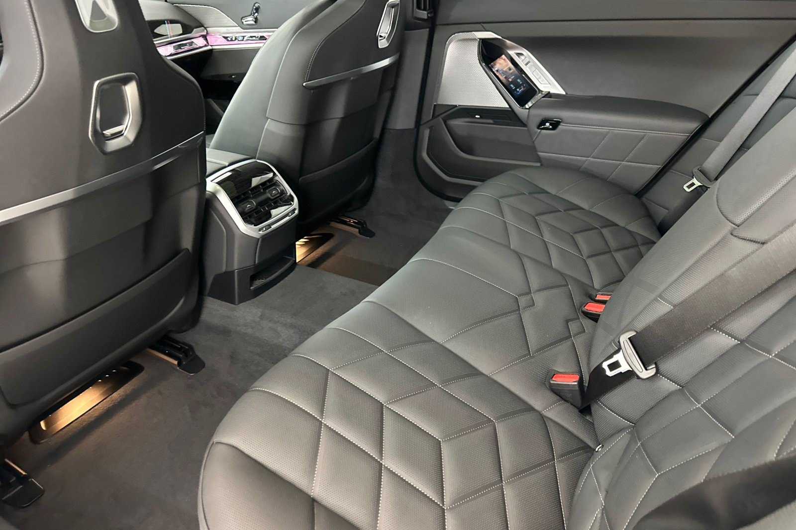 New 2026 BMW 750e xDrive w/ Premium Package AWD/4WD image 20