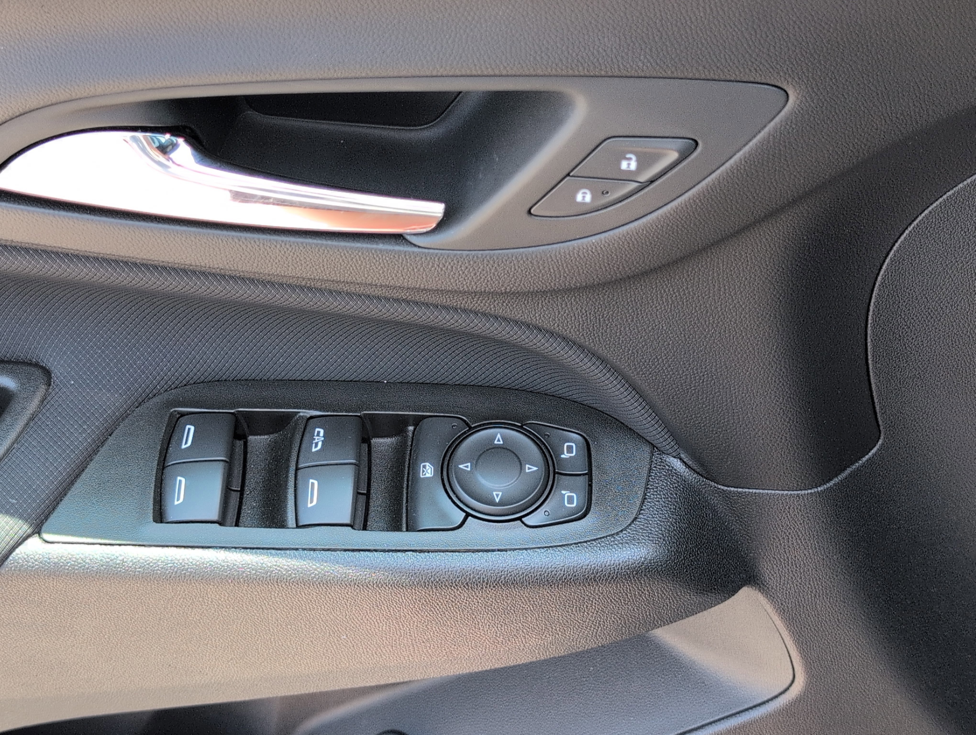 Certified 2024 Chevrolet Equinox RS FWD image 16