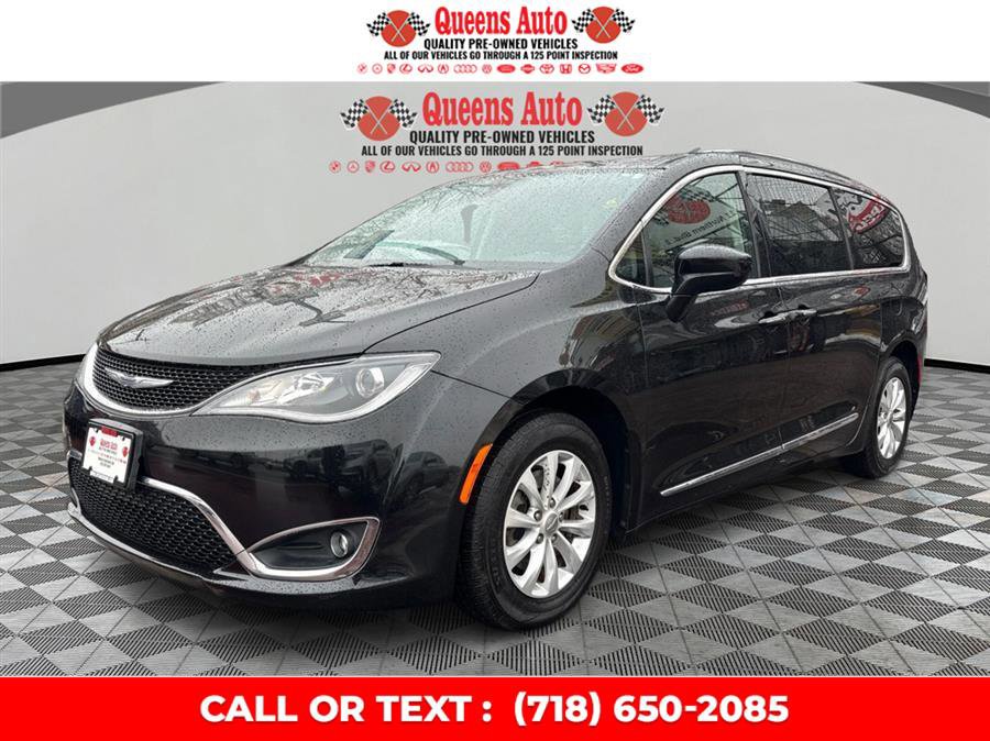 Used 2019 Chrysler Pacifica Touring-L image 2