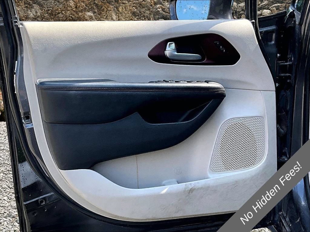 Used 2019 Chrysler Pacifica Limited FWD image 21