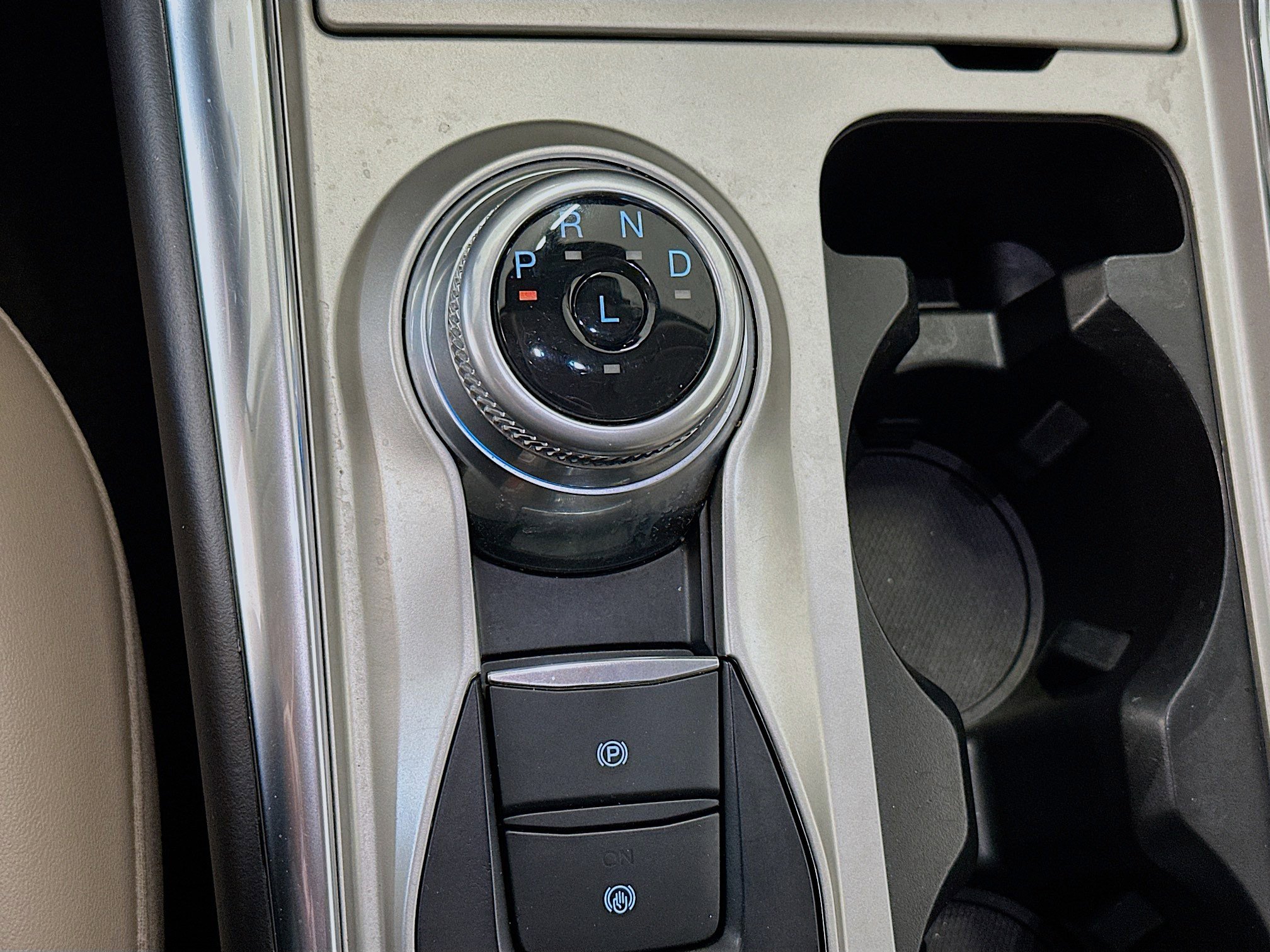 Used 2022 Ford Explorer XLT w/ Equipment Group 202A image 25