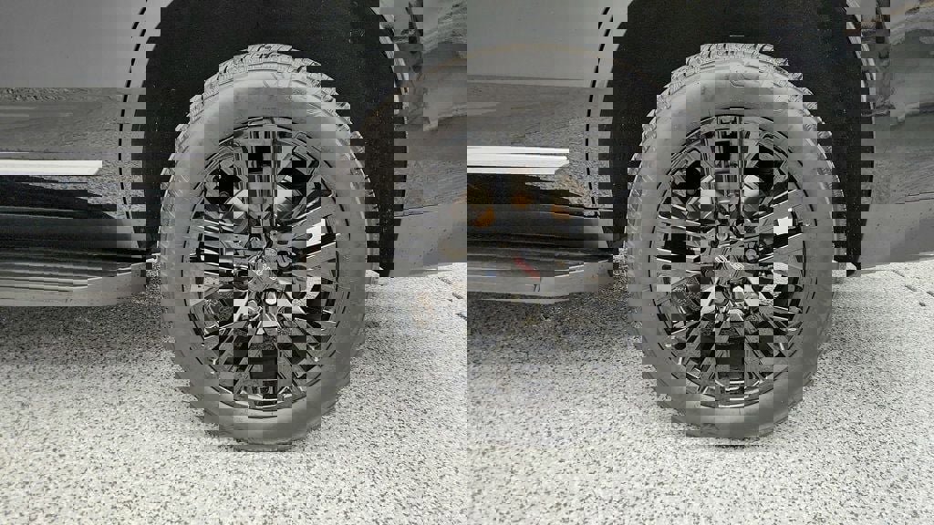 Used 2021 GMC Yukon SLT w/ SLT Premium Package image 9