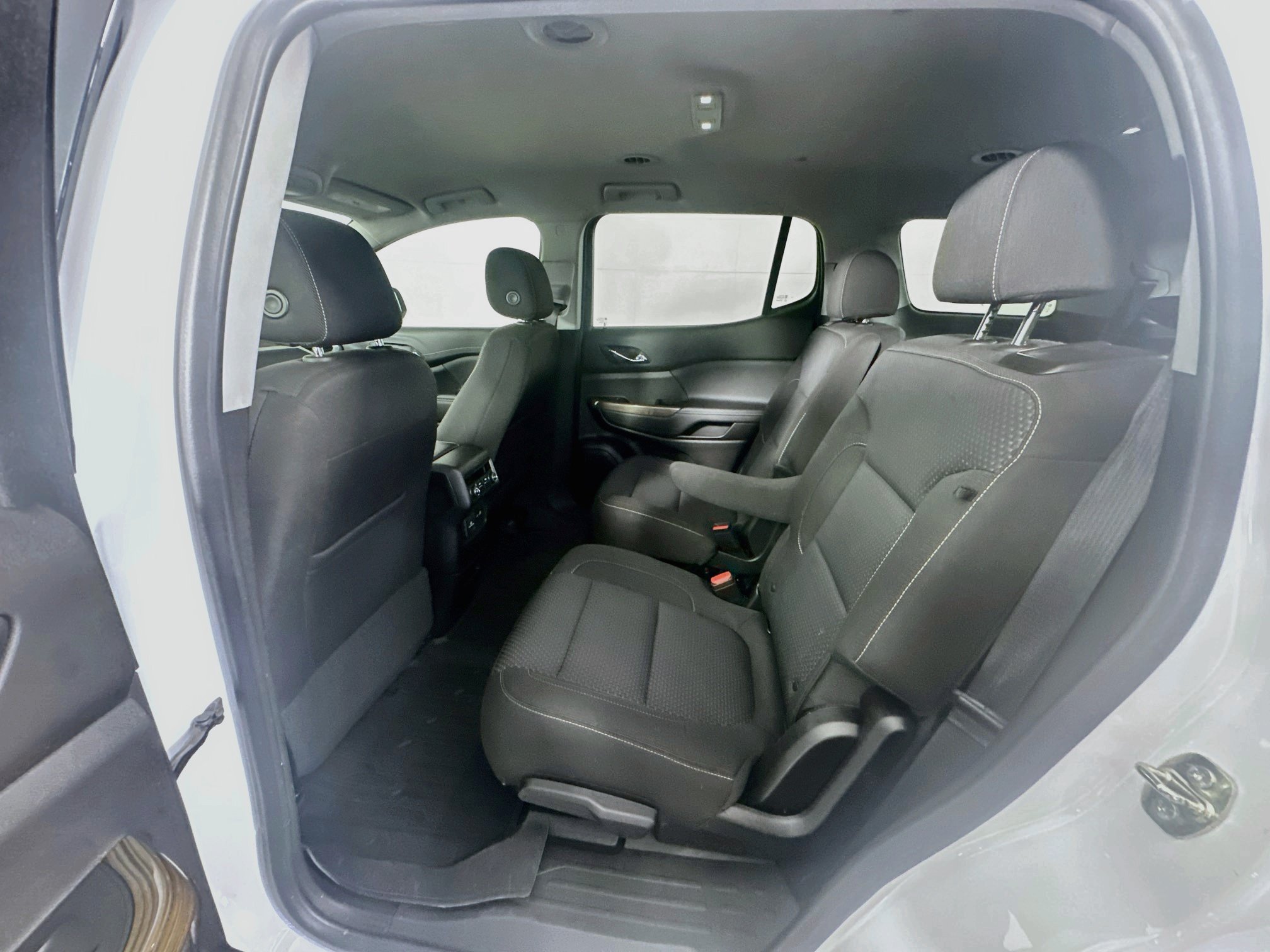 Used 2023 GMC Acadia SLE w/ Driver Convenience Package FWD image 29