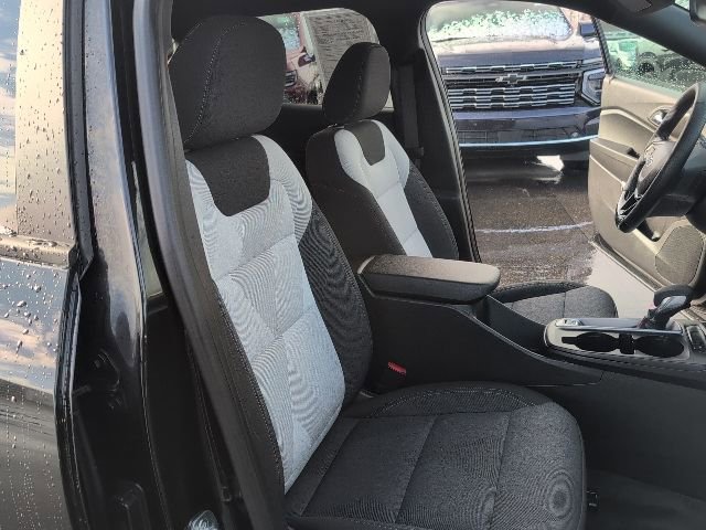 Used 2024 Chevrolet Trax RS FWD image 38