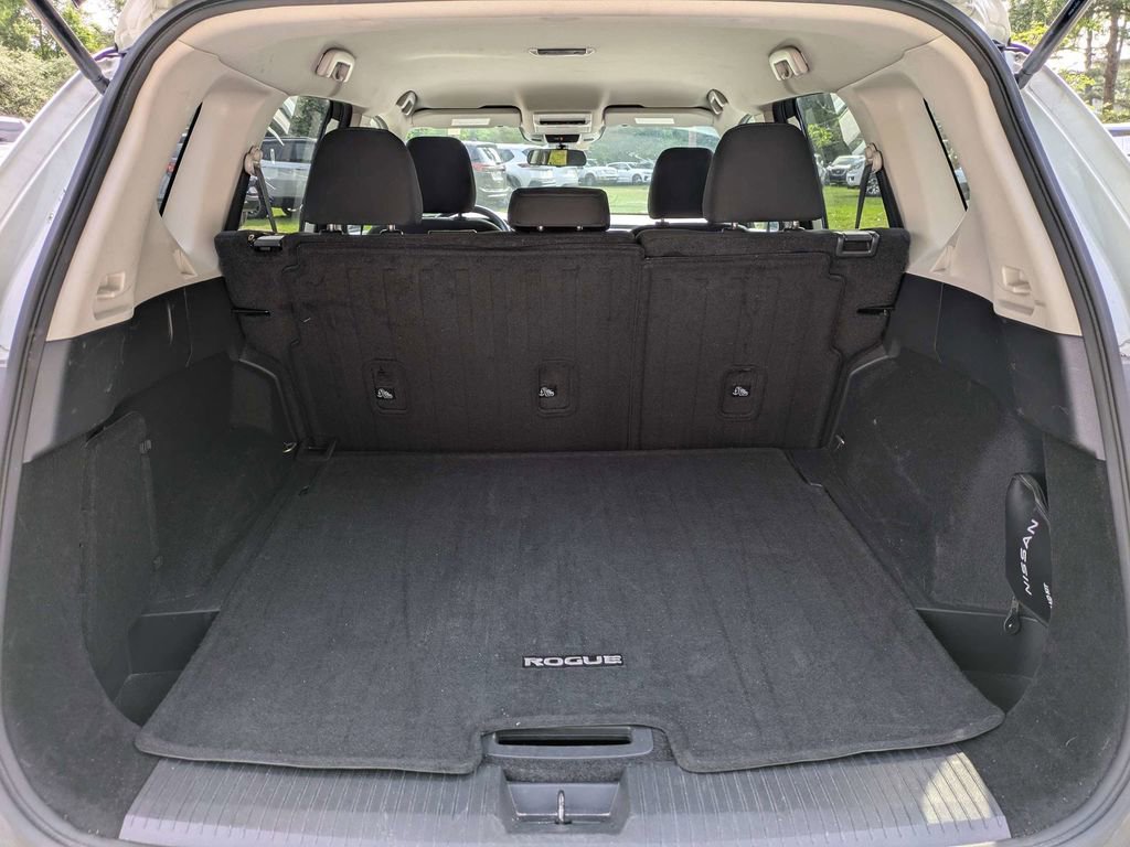 Used 2023 Nissan Rogue S FWD image 12