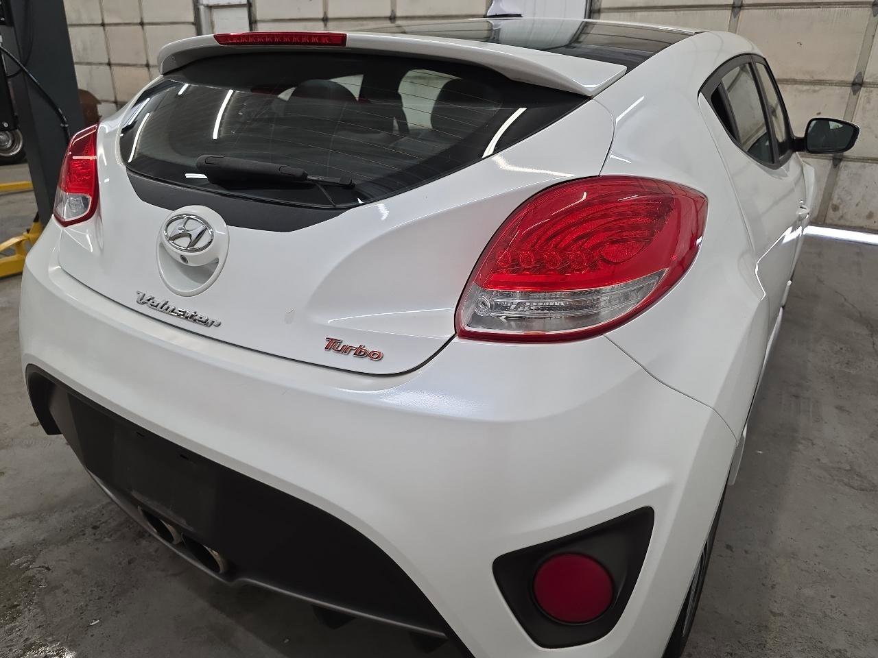 Used 2016 Hyundai Veloster Turbo FWD image 12