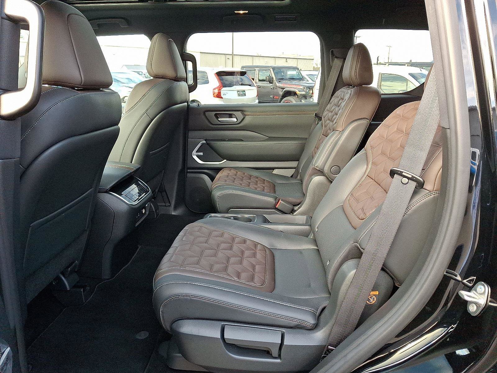 Used 2025 Nissan Armada Platinum Reserve w/ Convenience Package image 10