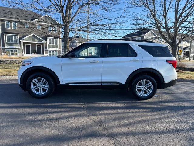 Used 2022 Ford Explorer XLT w/ Equipment Group 202A image 2