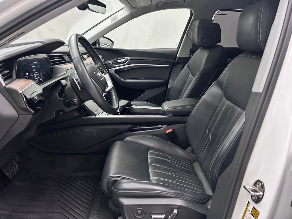 Used 2019 Audi e-tron Prestige w/ Prestige Package AWD/4WD image 12