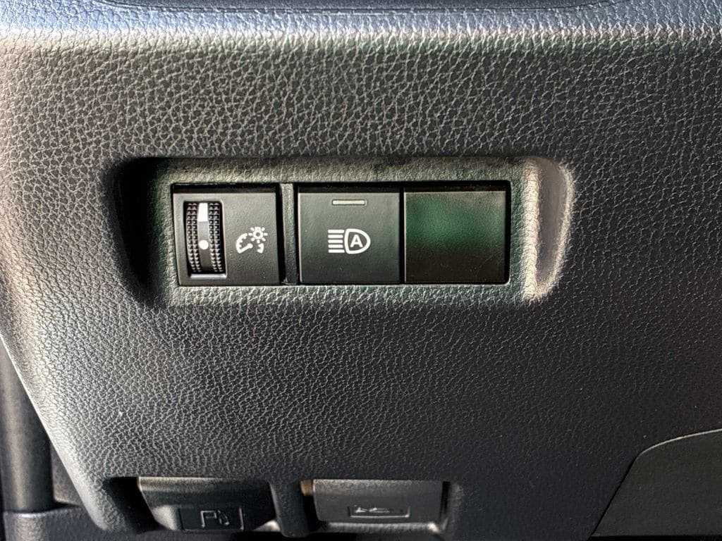 Used 2024 Toyota RAV4 LE AWD/4WD image 22