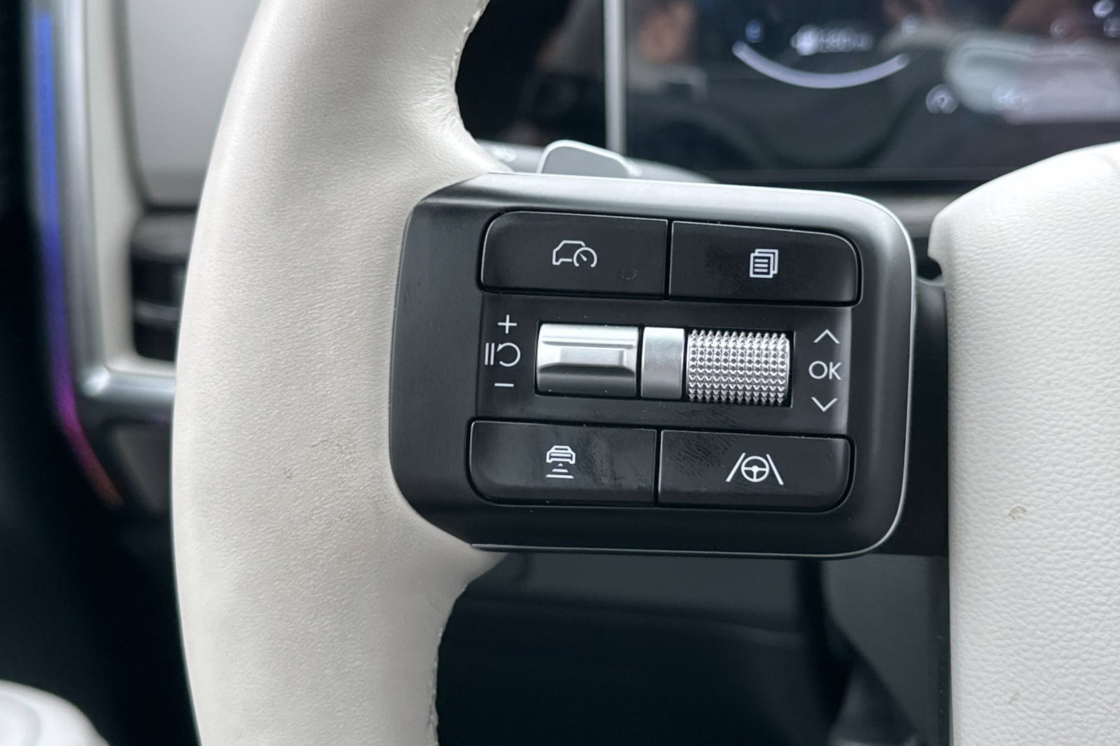 Used 2025 Hyundai Santa Fe Limited image 35