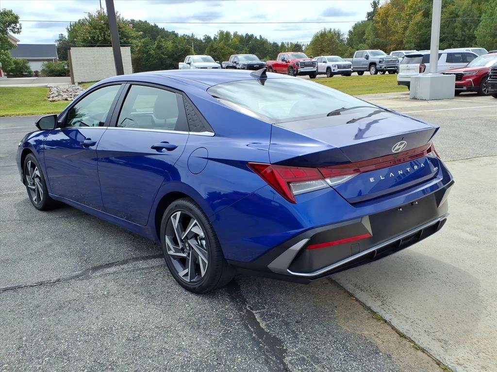 Used 2025 Hyundai Elantra Limited w/ Cargo Package image 3