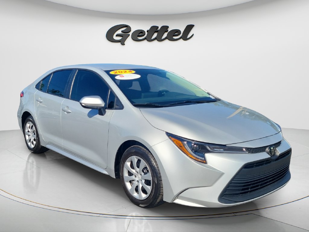 Used 2024 Toyota Corolla LE FWD image 3