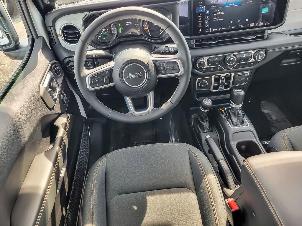 Used 2025 Jeep Wrangler Unlimited Sahara image 11