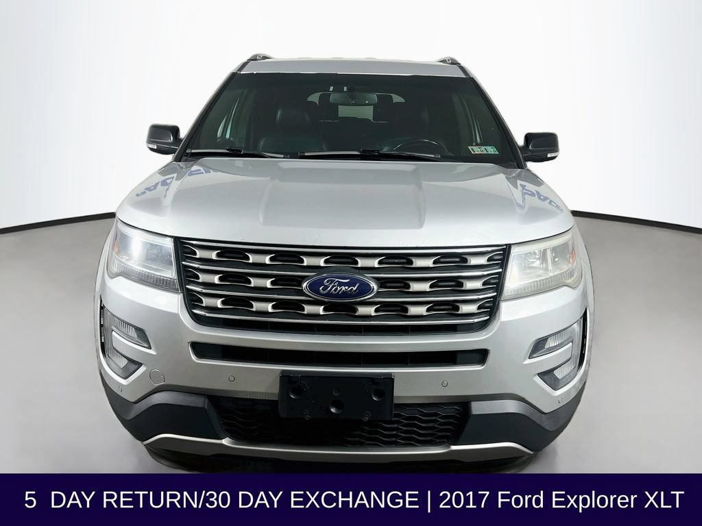 Used 2017 Ford Explorer XLT w/ Equipment Group 202A AWD/4WD image 3