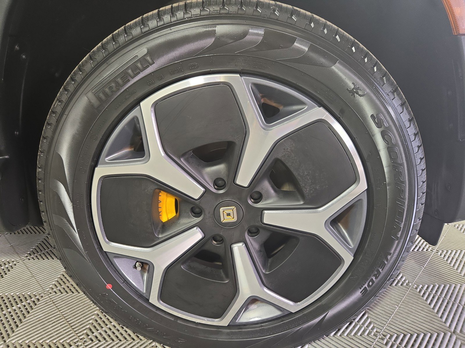 Used 2023 Rivian R1T Adventure image 11