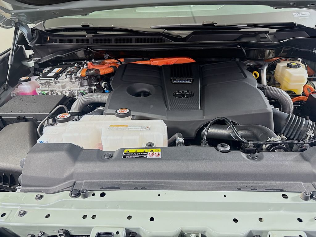 Used 2025 Toyota Tundra Platinum AWD/4WD image 32