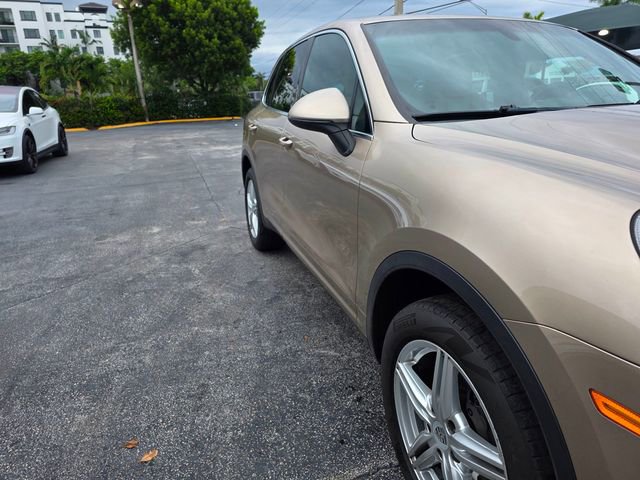 Used 2016 Porsche Cayenne AWD/4WD image 7