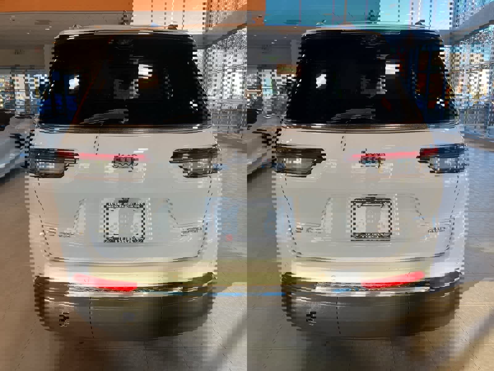 Used 2022 Jeep Grand Cherokee L Limited w/ Luxury Tech Group II image 6