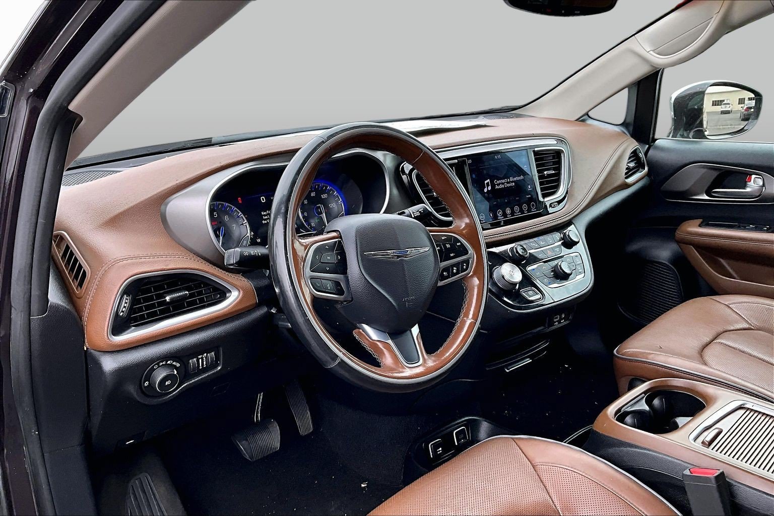 Used 2019 Chrysler Pacifica Limited w/ Advanced Safetytec Group FWD image 12