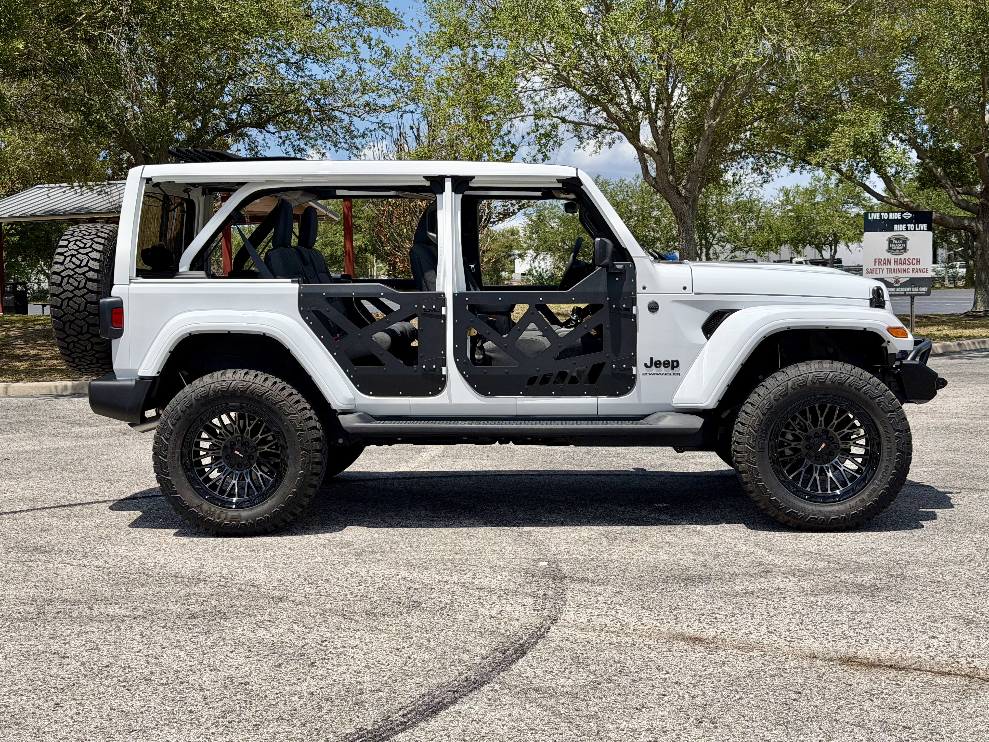 Used 2026 Jeep Wrangler Unlimited Sport AWD/4WD image 11