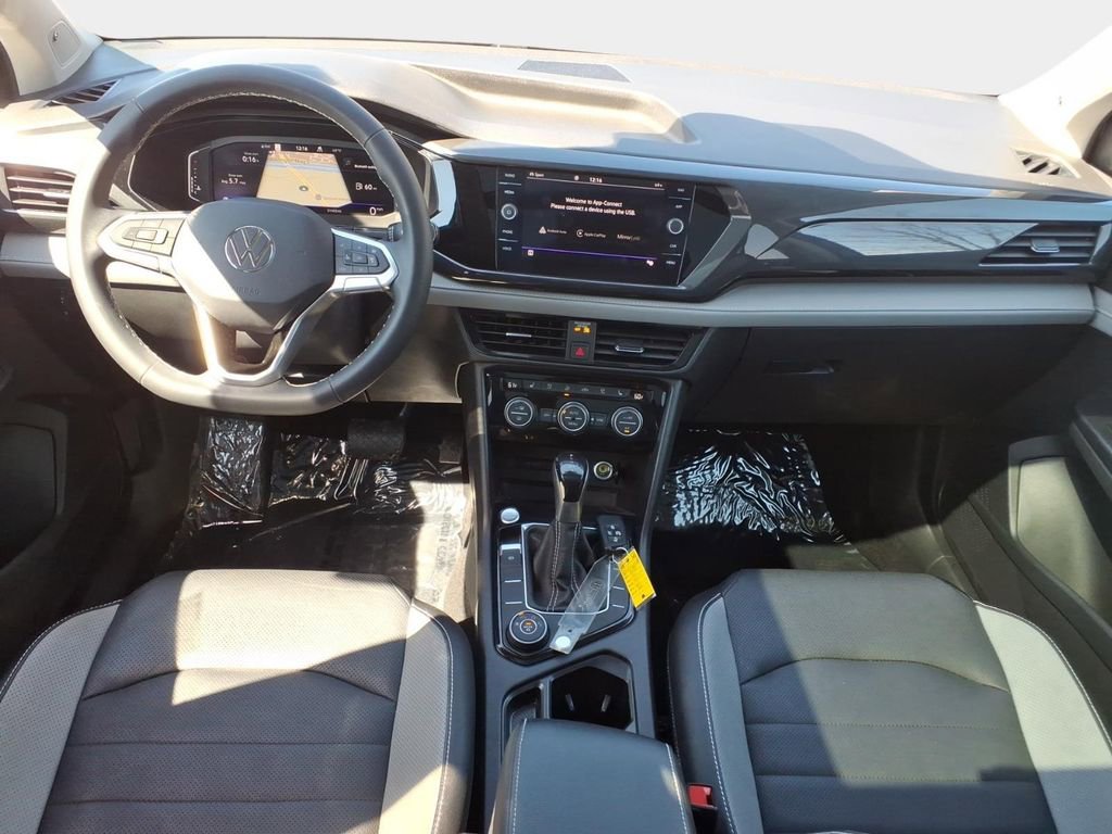 Used 2022 Volkswagen Taos SEL w/ Panoramic Sunroof Package image 11