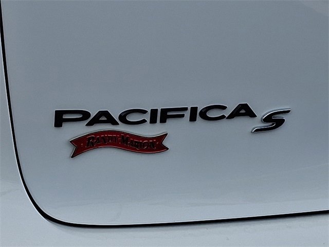 New 2026 Chrysler Pacifica Limited w/ S Appearance Package image 10