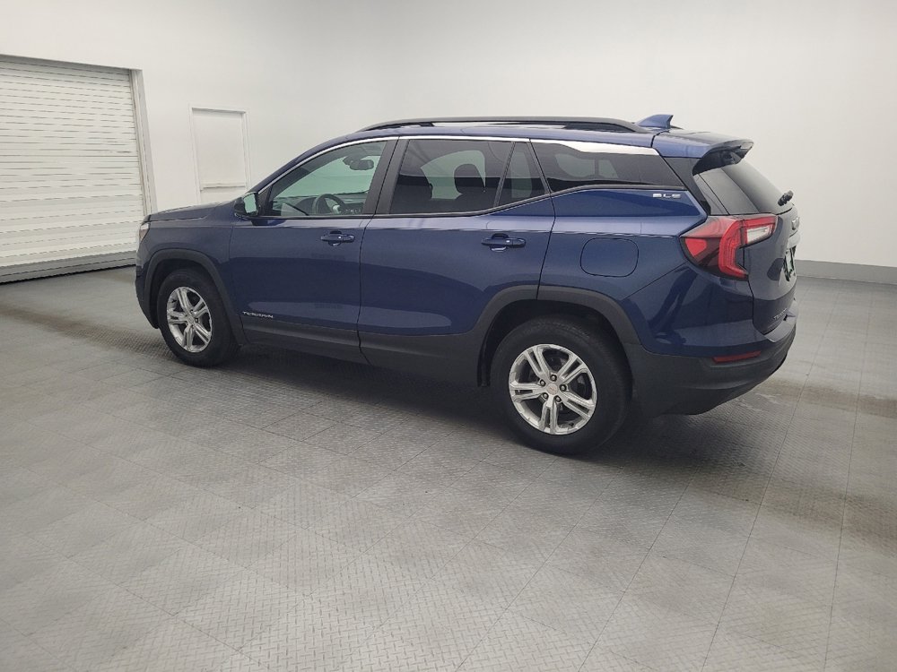 Used 2022 GMC Terrain SLE w/ Driver Convenience Package image 3