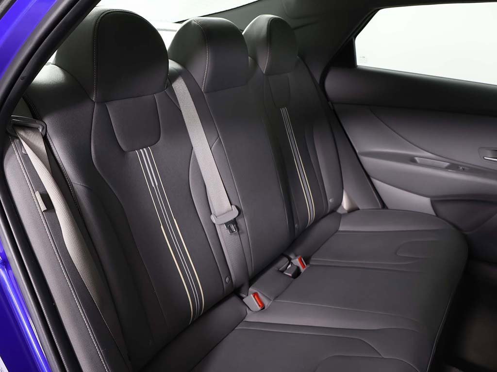 Certified 2025 Hyundai Elantra Sport image 27