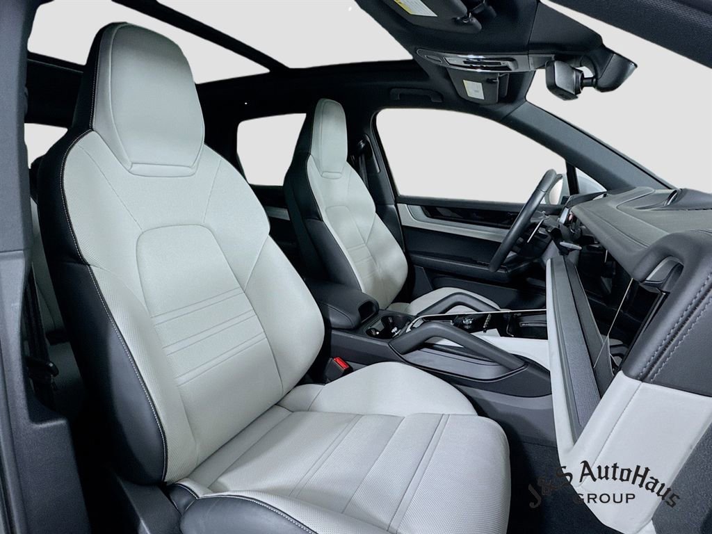 Used 2024 Porsche Cayenne S image 36